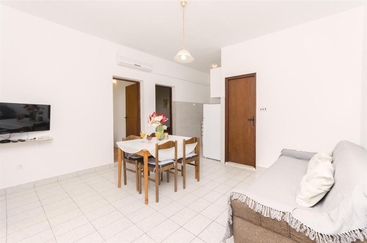 Apartments And Room Lotus Tribalj 外观 照片